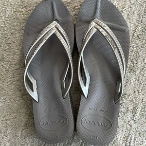 Worn once. Havaianas platform flip flops. Perfect condition. US 8.5 EU 40